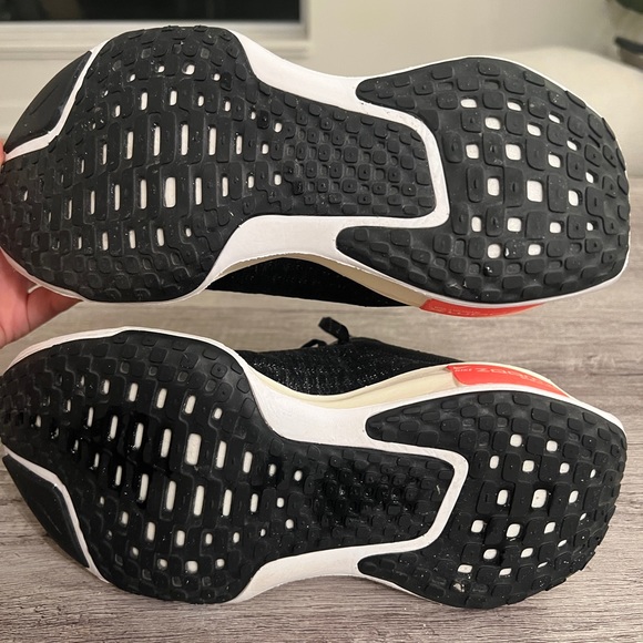 Women’s Nike Invincible Run 3’s ( brand new) - Picture 2 of 6